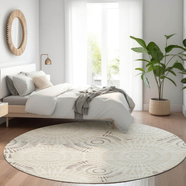 HomeRoots 8' Taupe and Beige Geometric Round Rug - Stain-Resistant, UV Protected, Perfect for High-Traffic Homes 669814