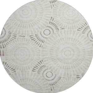 HomeRoots 8' Taupe and Beige Geometric Round Rug - Stain-Resistant, UV Protected, Perfect for High-Traffic Homes 669814
