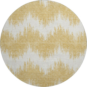HomeRoots 8' Gold and Ivory Chevron Round Rug – Washable, UV Protected, Durable Design for Modern Homes 669946