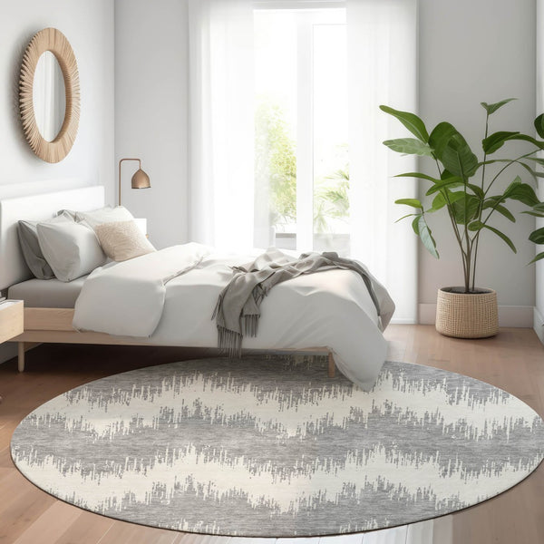 HomeRoots 8' Gray and Ivory Chevron Round Rug - Washable, UV-Protected, Durable for High-Traffic Homes 669952
