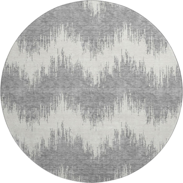 HomeRoots 8' Gray and Ivory Chevron Round Rug - Washable, UV-Protected, Durable for High-Traffic Homes 669952