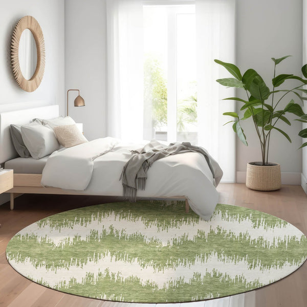 HomeRoots 8' Green And Ivory Chevron Round Rug - Washable, UV Protected, Durable Design for High-Traffic Areas 669958