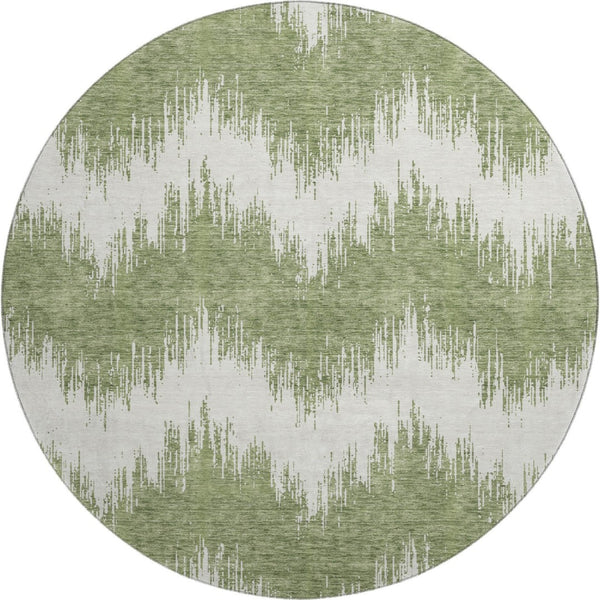 HomeRoots 8' Green And Ivory Chevron Round Rug - Washable, UV Protected, Durable Design for High-Traffic Areas 669958