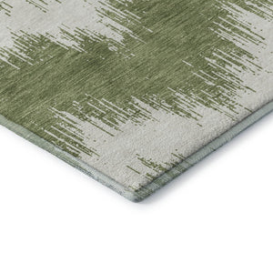 HomeRoots 8' Green And Ivory Chevron Round Rug - Washable, UV Protected, Durable Design for High-Traffic Areas 669958