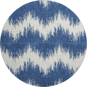 HomeRoots 8' Navy Blue & Ivory Chevron Round Rug - Stain Resistant, UV Protected, Easy-Care Design for Homes 669970
