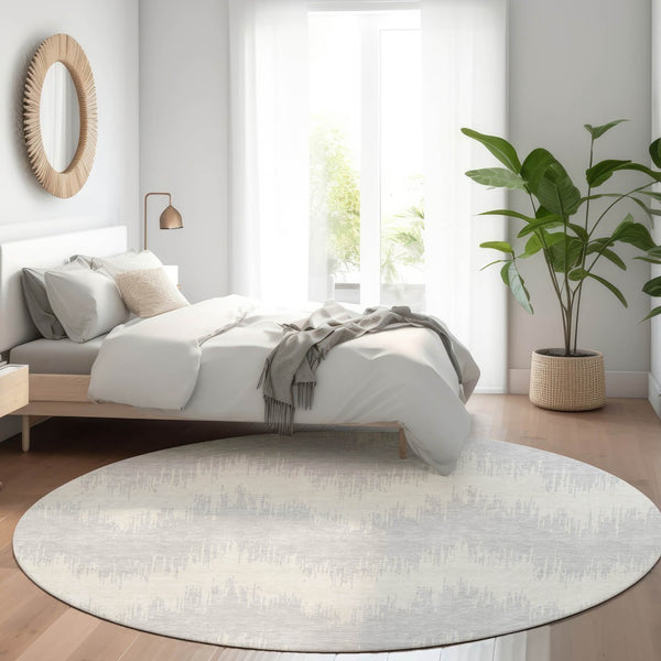 HomeRoots 8' Silver And Ivory Chevron Round Rug – Washable, UV Protected, Durable Design for High-Traffic Areas 669994