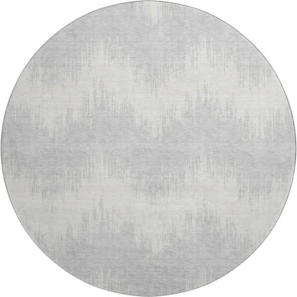HomeRoots 8' Silver And Ivory Chevron Round Rug – Washable, UV Protected, Durable Design for High-Traffic Areas 669994