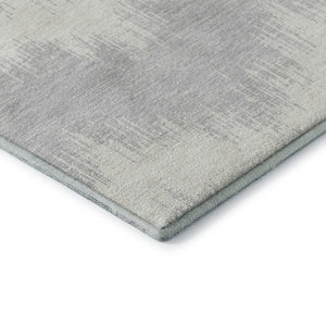 HomeRoots 8' Silver And Ivory Chevron Round Rug – Washable, UV Protected, Durable Design for High-Traffic Areas 669994