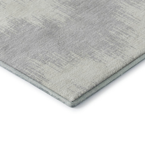 HomeRoots 8' Silver And Ivory Chevron Round Rug – Washable, UV Protected, Durable Design for High-Traffic Areas 669994