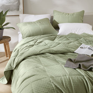 JLA Home Comfort Spaces - Waffle lightweight textured quilt set — breathable, Oeko-Tex certified comfort with plush waffle weave finish Green AM14-0370