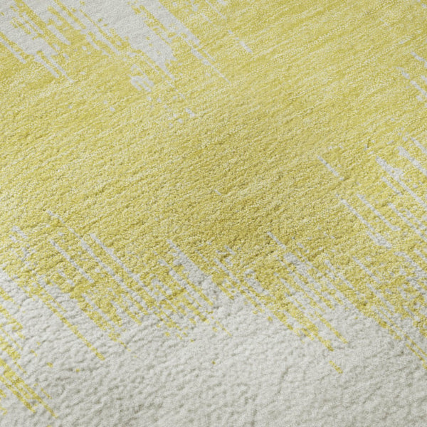 HomeRoots 8' Washable Round Rug in Yellow & Beige Chevron Design - UV Protected, Stain-Resistant Comfort! 670018