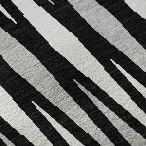 HomeRoots 8' Black Ivory and Gray Geometric Washable Round Rug - UV Protected, Durable, Easy-Care Design! 670024