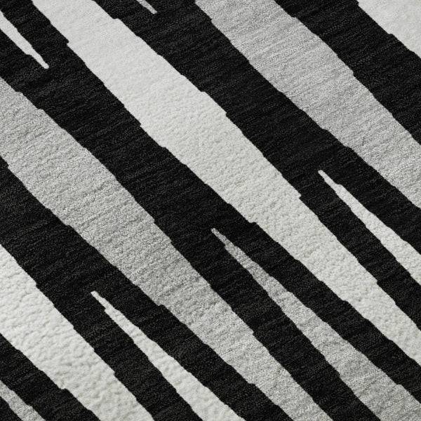 HomeRoots 8' Black Ivory and Gray Geometric Washable Round Rug - UV Protected, Durable, Easy-Care Design! 670024