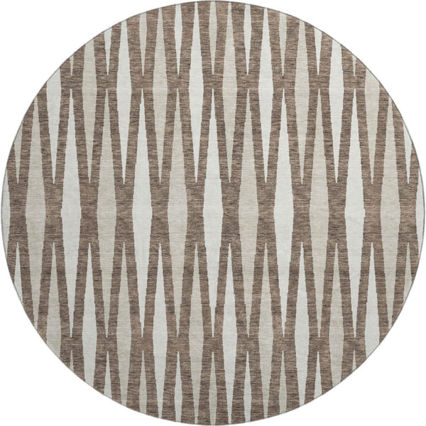 HomeRoots 8' Brown and Ivory Geometric Round Rug – Washable, UV-Protected, and Perfect for Modern Spaces! 670036