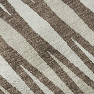 HomeRoots 8' Brown and Ivory Geometric Round Rug – Washable, UV-Protected, and Perfect for Modern Spaces! 670036