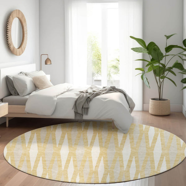 HomeRoots 8' Gold and Ivory Geometric Round Rug - Stylish, Washable, UV-Protected for Indoor and Outdoor Use 670042