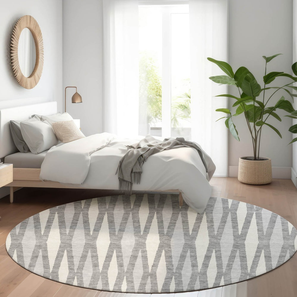HomeRoots 8' Gray and Ivory Geometric Round Rug – Washable, UV-Protected, Durable for Modern Homes & Spaces 670048