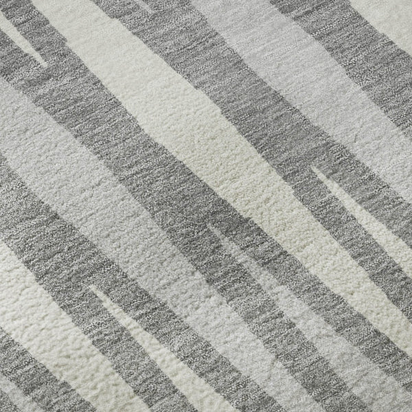 HomeRoots 8' Gray and Ivory Geometric Round Rug – Washable, UV-Protected, Durable for Modern Homes & Spaces 670048