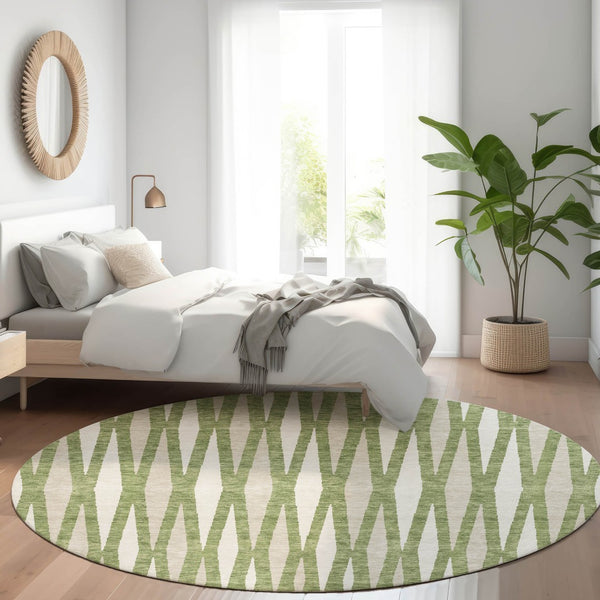 HomeRoots 8' Green and Ivory Geometric Washable Round Rug - Stylish, Durable, UV-Protected for Every Home 670054