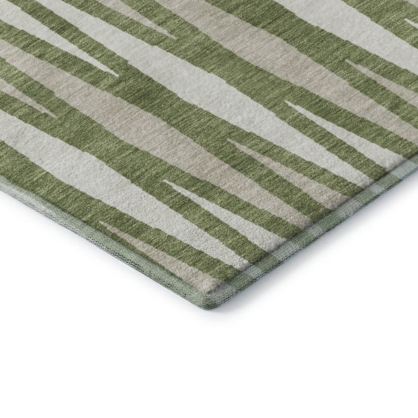 HomeRoots 8' Green and Ivory Geometric Washable Round Rug - Stylish, Durable, UV-Protected for Every Home 670054