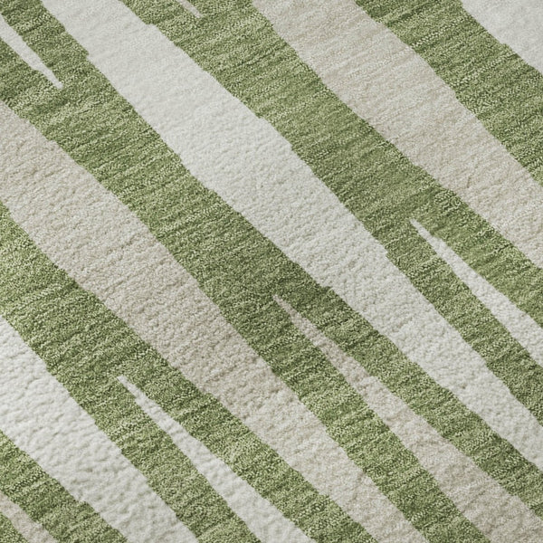 HomeRoots 8' Green and Ivory Geometric Washable Round Rug - Stylish, Durable, UV-Protected for Every Home 670054