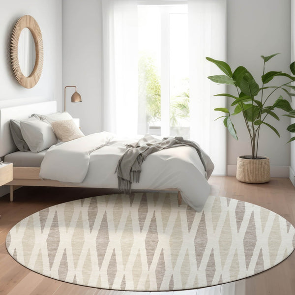 HomeRoots 8' Ivory and Beige Geometric Round Rug - Washable, UV-Protected, Perfect for Kids and Pets! 670060