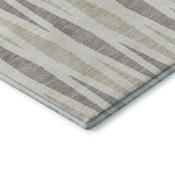 HomeRoots 8' Ivory and Beige Geometric Round Rug - Washable, UV-Protected, Perfect for Kids and Pets! 670060