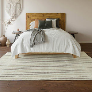 HomeRoots 8' X 10' Ivory & Beige Geometric Area Rug - Washable, UV Protected, Stain Resistant for Family Homes 670061