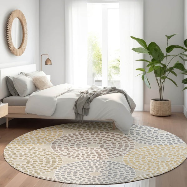 HomeRoots 8' Modern Geometric Beige Gold & Gray Round Rug - Washable, UV Protected, Stain-Resistant Design 670096