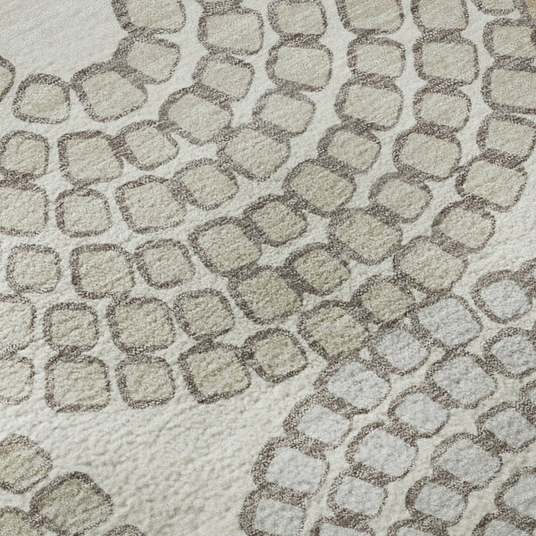 HomeRoots 8' Ivory Beige and Taupe Geometric Washable Round Rug - Stylish, Durable, and UV Protected Design! 670120
