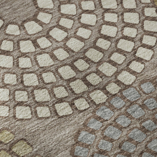 HomeRoots 8' Stylish Taupe Beige and Gray Geometric Round Rug - Washable, UV Protected, Ideal for High-Traffic Areas 670150