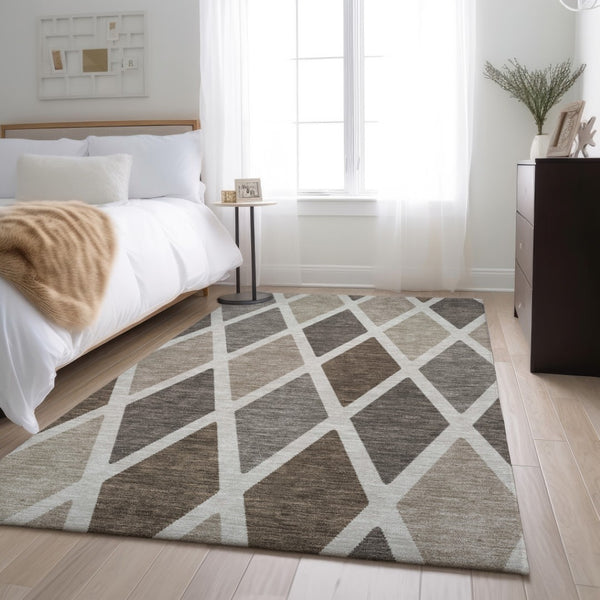 HomeRoots 5' X 8' Washable Geometric Area Rug - Durable Polyester, Stain Resistant, UV Protected & Stylish! 670449