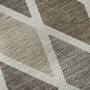 HomeRoots 8' Washable Beige, Ivory & Brown Geometric Round Rug with UV Protection for Stylish Living Spaces 670450