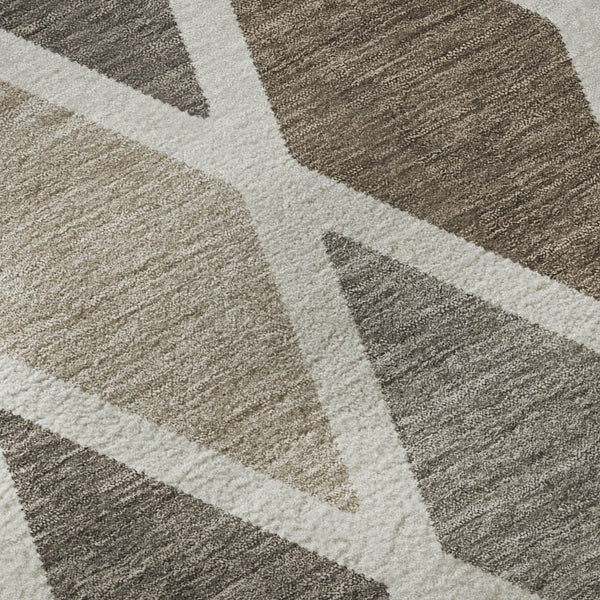 HomeRoots 8' Washable Beige, Ivory & Brown Geometric Round Rug with UV Protection for Stylish Living Spaces 670450