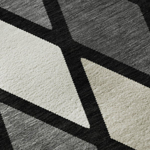 HomeRoots 8' Modern Black Ivory Gray Geometric Round Rug - Washable, UV Protected, Stain-Resistant Design 670456