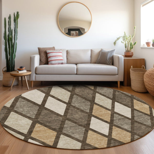HomeRoots 8' Modern Geometric Washable Round Rug in Brown, Beige & Gold - UV Protected, Stain Resistant Design 670462