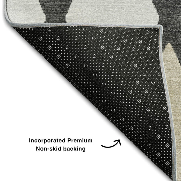 HomeRoots 8' Stylish Gray, Silver & Tan Geometric Round Rug – Washable, UV Protected, Ideal for Busy Homes 670474