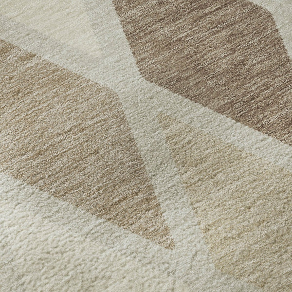 HomeRoots 8' Taupe Beige & Ivory Geometric Washable Round Rug - Stain Resistant, UV Protected, Family-Friendly! 670510
