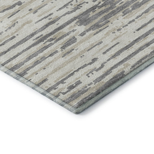 HomeRoots 8' Gray And Ivory Striped Washable Round Rug - Durable, Stylish, UV-Protected for Busy Homes & Kids 670552