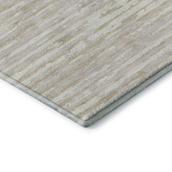 HomeRoots 8' Ivory and Beige Striped Washable Round Rug - Stylish, Durable, UV-Protected for Home & Patio Elegance 670564