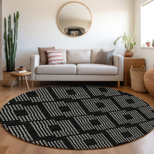 HomeRoots 8' Black And Ivory Geometric Round Rug - Washable, UV Protected, Durable for High-Traffic Areas 670685