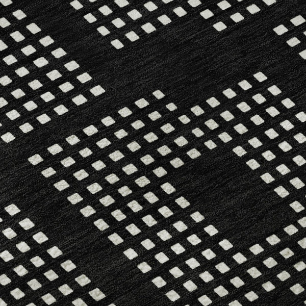HomeRoots 8' Black And Ivory Geometric Round Rug - Washable, UV Protected, Durable for High-Traffic Areas 670685