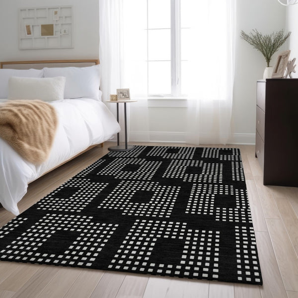 HomeRoots 8' X 10' Black And Ivory Geometric Area Rug - Washable, UV Protected, Durable for Busy Homes 670686