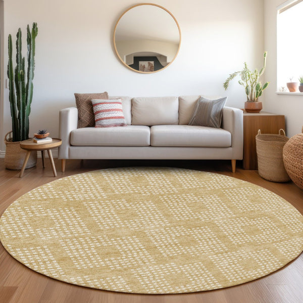 HomeRoots 8' Gold and Ivory Geometric Round Rug - Washable, UV Protected, Stain-Resistant for Busy Homes 670703