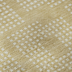 HomeRoots 8' Gold and Ivory Geometric Round Rug - Washable, UV Protected, Stain-Resistant for Busy Homes 670703