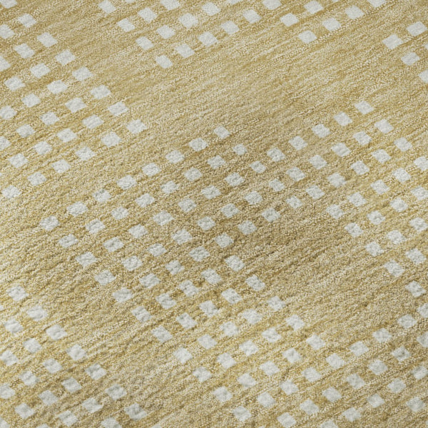 HomeRoots 8' Gold and Ivory Geometric Round Rug - Washable, UV Protected, Stain-Resistant for Busy Homes 670703