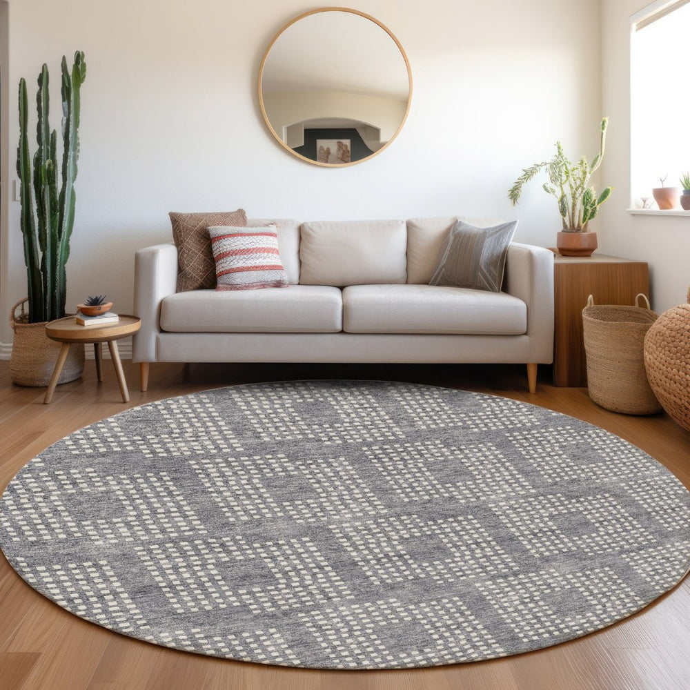 HomeRoots 8' Gray And Ivory Geometric Washable Round Rug – Durable, Stylish, UV-Protected for Modern Spaces! 670709