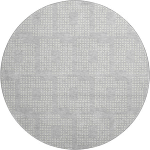 HomeRoots 8' Silver and Ivory Geometric Round Rug - Washable, UV Protected, Perfect for High-Traffic Areas! 670733
