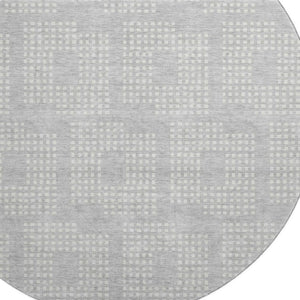 HomeRoots 8' Silver and Ivory Geometric Round Rug - Washable, UV Protected, Perfect for High-Traffic Areas! 670733