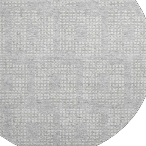 HomeRoots 8' Silver and Ivory Geometric Round Rug - Washable, UV Protected, Perfect for High-Traffic Areas! 670733